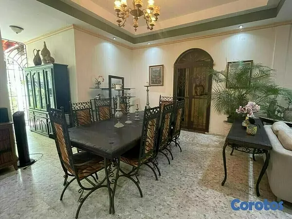 casas - VENDO Hermosa Casa Colonial Ubicada En Zona Exclusiva de Gazcue 
CODIGO: PD168
 5