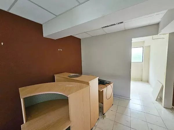 oficinas y locales comerciales - Local céntrico en el millon 5