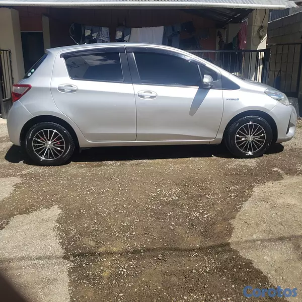 otros vehiculos - Toyota vitz 2018 negociable 3