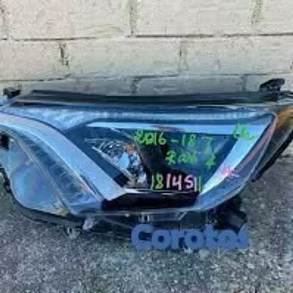 repuestos - 🚗 Vendo Pantalla LH para Toyota RAV4 2018  Usada,  2