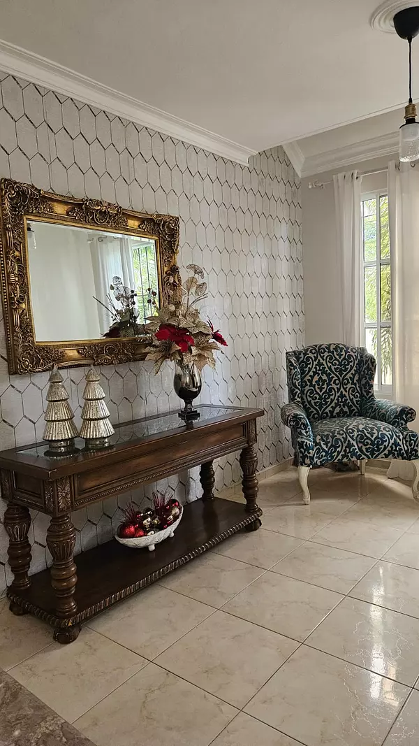 casas -  Casa en Venta –Av. Independencia. 10
