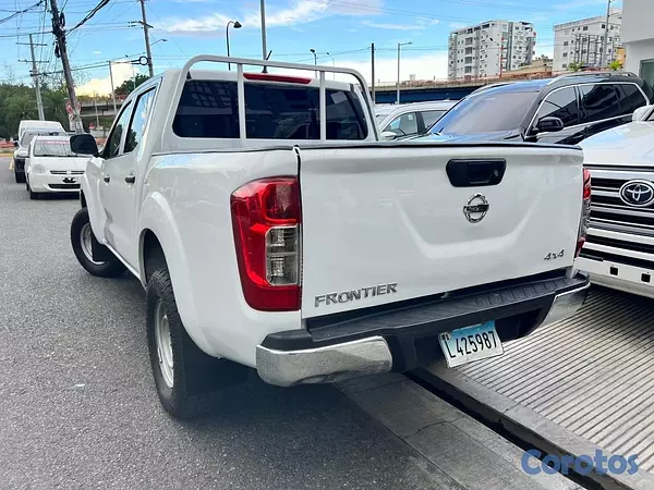 jeepetas y camionetas - NISSAN FRONTIER NP300 2021 4