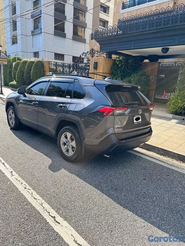 jeepetas y camionetas - Toyota RAV4 XLE 2023 9