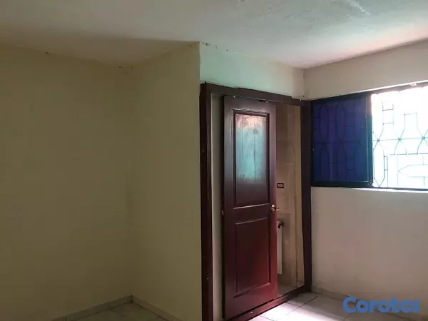 casas - venta de casa de 6 habitaciones en urbanización lucerna Santo Domingo este  5
