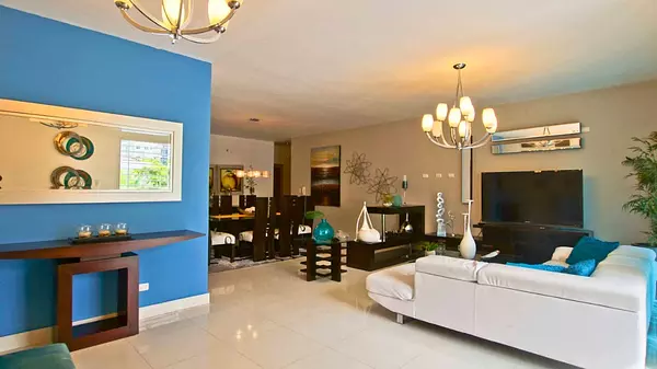 apartamentos - Hermoso y Amplio Apartamento Amueblado en Alquiler en La Esmeralda  2