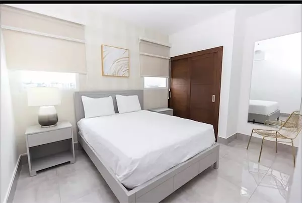 apartamentos - Piso alto de venta amueblado en La Esmeralda 5