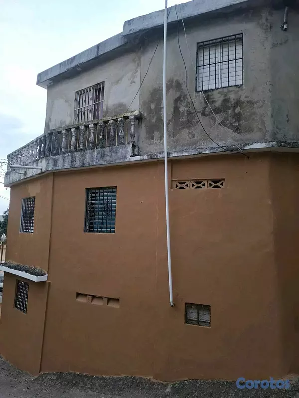 casas - Propiedad de 3 niveles y 5 viviendas en Venta 7