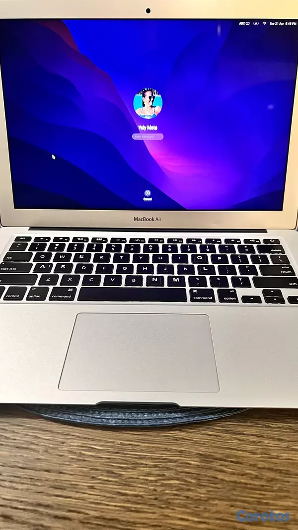 computadoras y laptops - 1 LAPTO MACBOOK AIR CON MONITOR LG DE 32  2