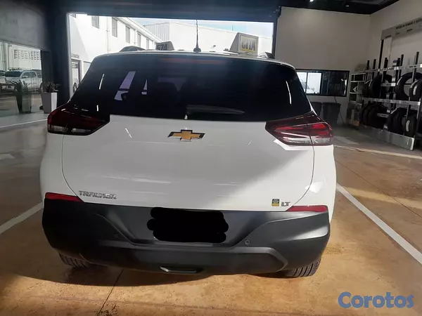 jeepetas y camionetas - CHEVROLET TRACKER LT 2023 con 10.100 Kilometraje  3