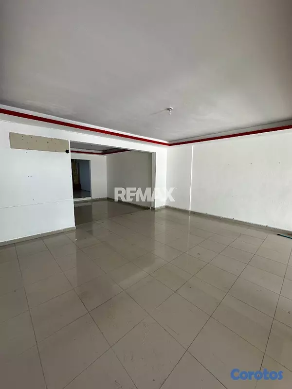 oficinas y locales comerciales - Local comercial de 250mt2 en alquiler en La Julia 1