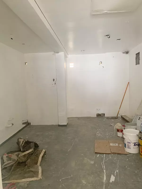 oficinas y locales comerciales - local en Evaristo morales 4