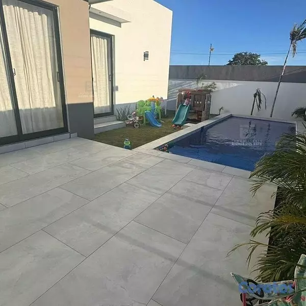 casas - Se Vende Nueva y Moderna Casa con Piscina ubc en R 1