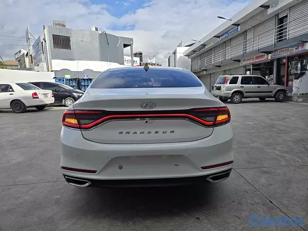 carros - HYUNDAI GRANDEUR 2018 BLANCO 7