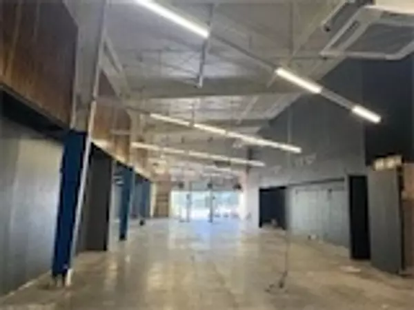 oficinas y locales comerciales - Amplio local con buena altura bella vista 5