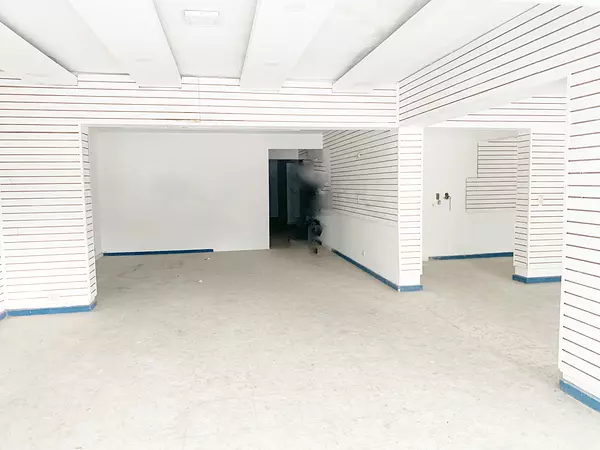 oficinas y locales comerciales - Local céntrico en primer nivel  6