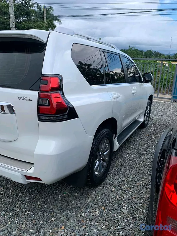 jeepetas y camionetas - Toyota prado land Cruiser  6