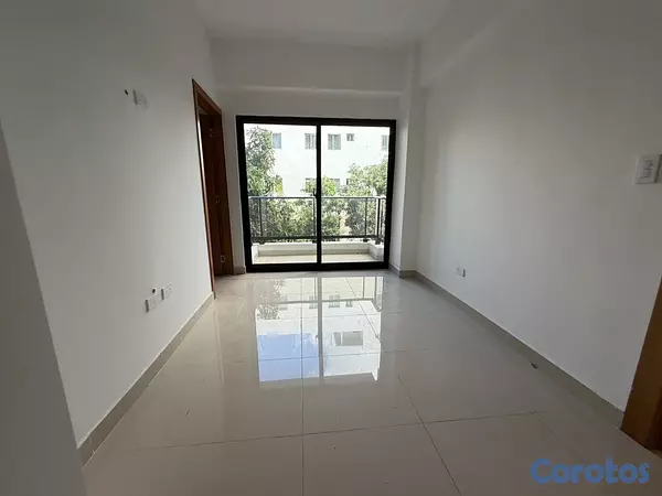 apartamentos - alquiló avenida independencia tercer nivel una habitación 1.5 baño parqueo balcó 3
