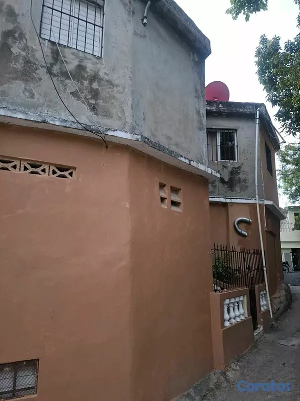 casas - Propiedad de 3 niveles y 5 viviendas en Venta 8