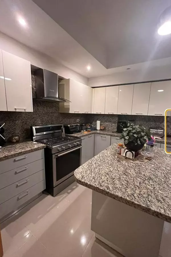 apartamentos - vendo excelente Apartamento en la Julia piso alto. (Nivel 18) con Vista al Mar.
 6