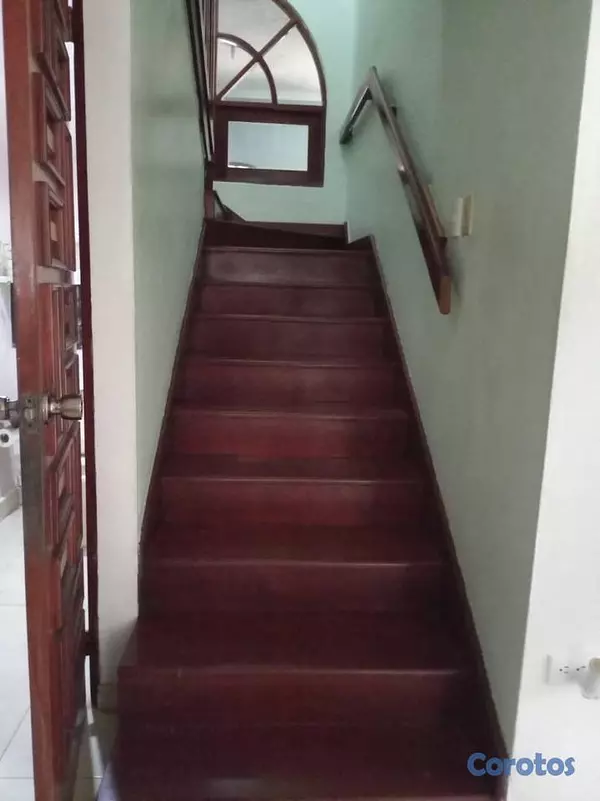 casas - Casa de 6 habitaciones 6 baños en alquiler en Urb. 14