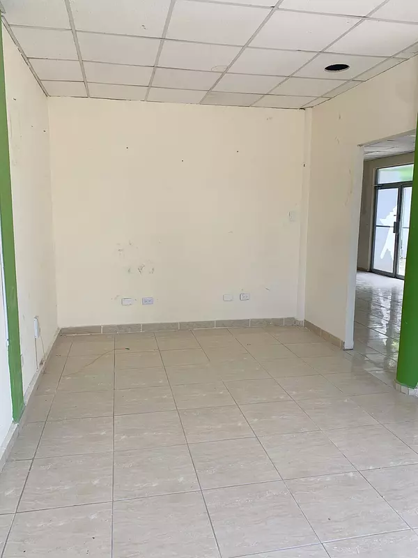 oficinas y locales comerciales - Alquiler local esquinero en Gazcue  5