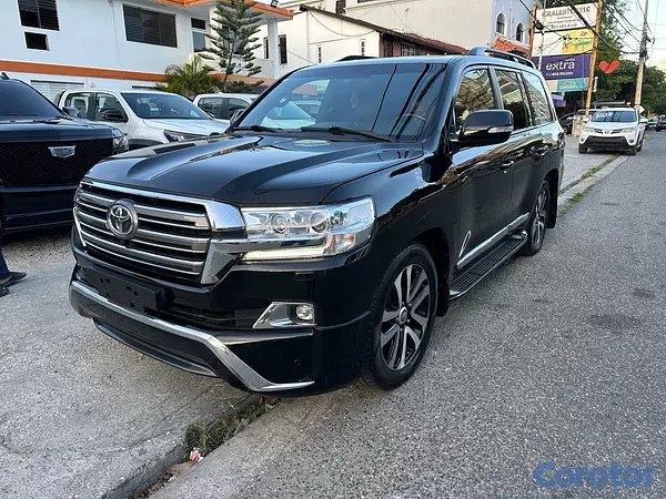 jeepetas y camionetas - Toyota Land Cruiser VX-R año 2017  3
