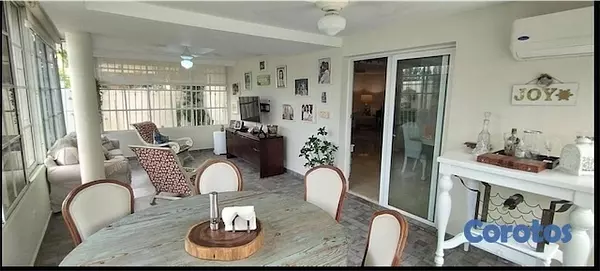 casas - Vendo Casa de 3 niveles en Arroyo Hondo III
420 metros de terreno Santo Domingo  3