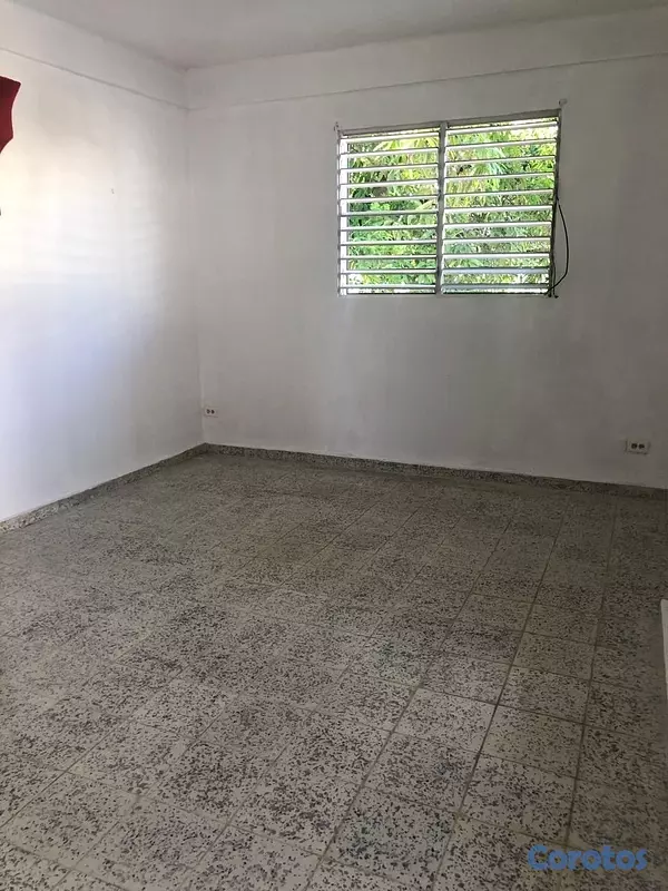 casas - 
VENDO CASA EN MOCA
NEGOCIABLE
TÍTULO AL DIA 


 11