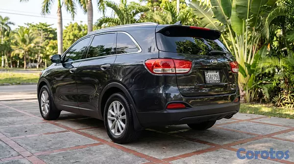 jeepetas y camionetas - Renta de kia sorento, tres filas de asientos 5