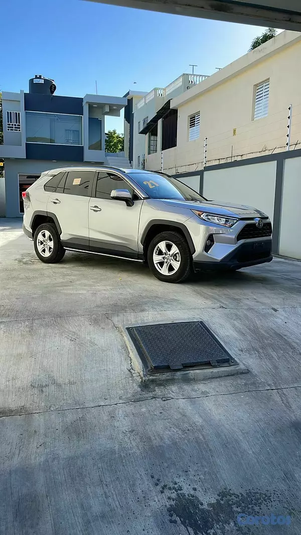jeepetas y camionetas - 2021 Toyota RAV4 XLE  4