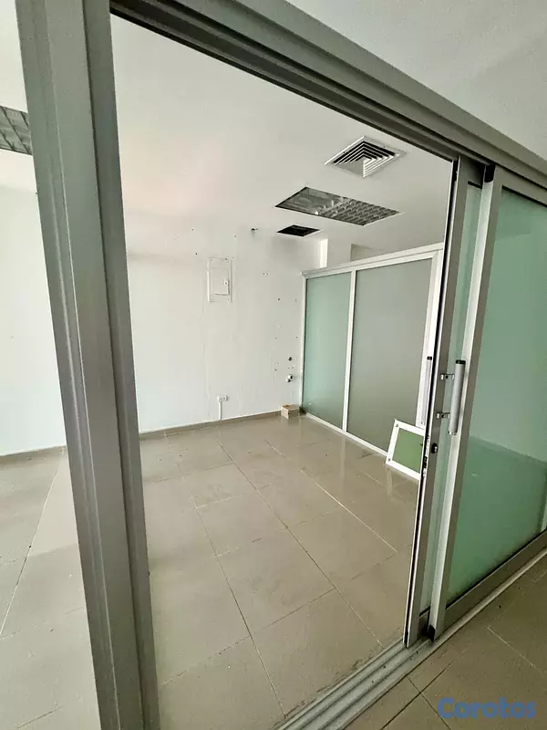 oficinas y locales comerciales - Se renta local comercial en Plaza Texas Santiago  4