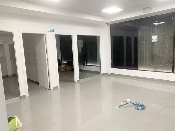 oficinas y locales comerciales - Local amplio de 450 metros abiertos 2