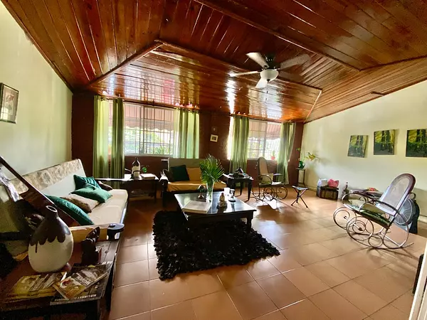 casas - Vendo casa de oportunidad en la Avenida  Próceres. 5