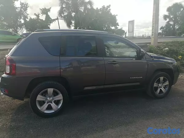 jeepetas y camionetas - JEEP COMPAS 4X4 HIGH LATITUDE, LEATHER, RECIEN IMPORTADO, Excelentes Condicione 3