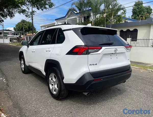 jeepetas y camionetas - Toyota RAV4 XLE 2021 
 5