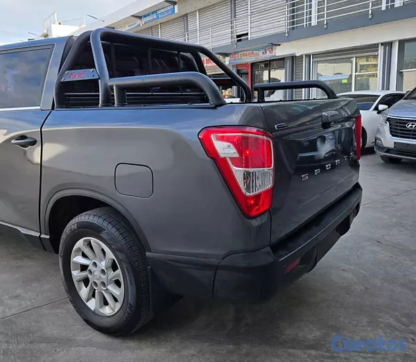 jeepetas y camionetas - KGM REXTON 2021 GRIS OSCURO DIESEL 5