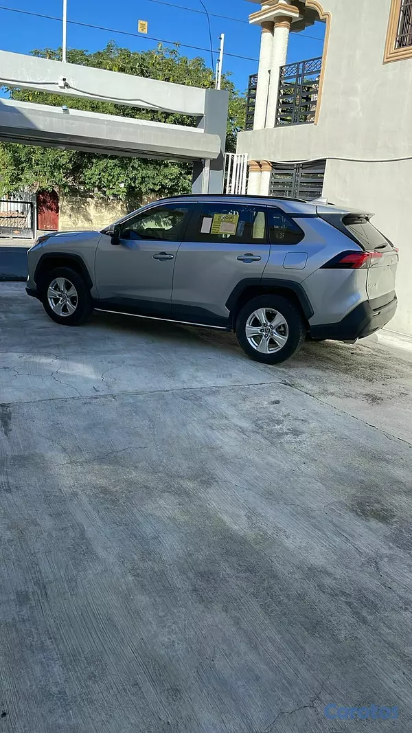 jeepetas y camionetas - 2021 Toyota RAV4 XLE  6