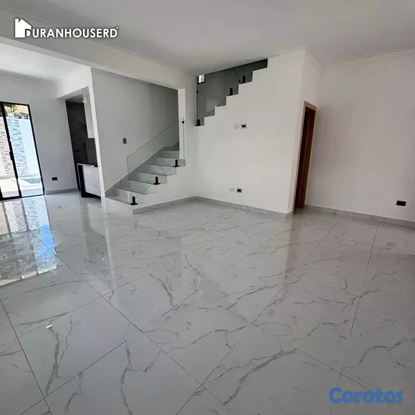 casas - venta de casa con piscina en la autopista de san isidro Santo Domingo este  5