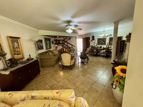 casas - Casa en venta en Evaristo Morales 5