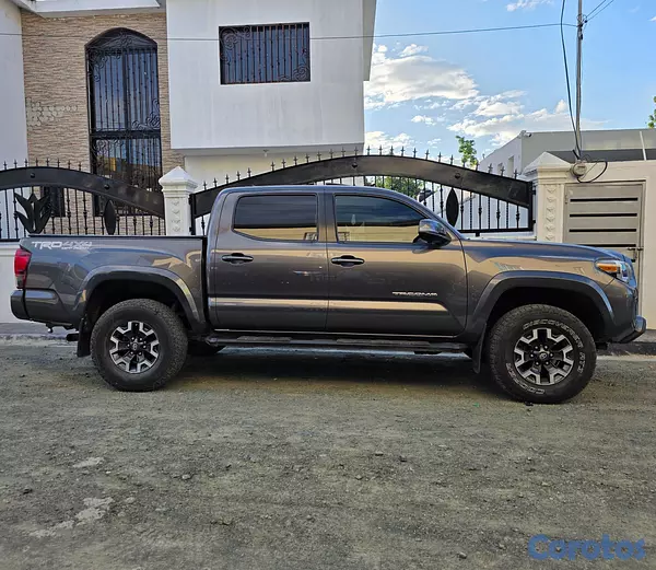 jeepetas y camionetas - Toyota Tacoma 2018 TRD OFF ROAD 2