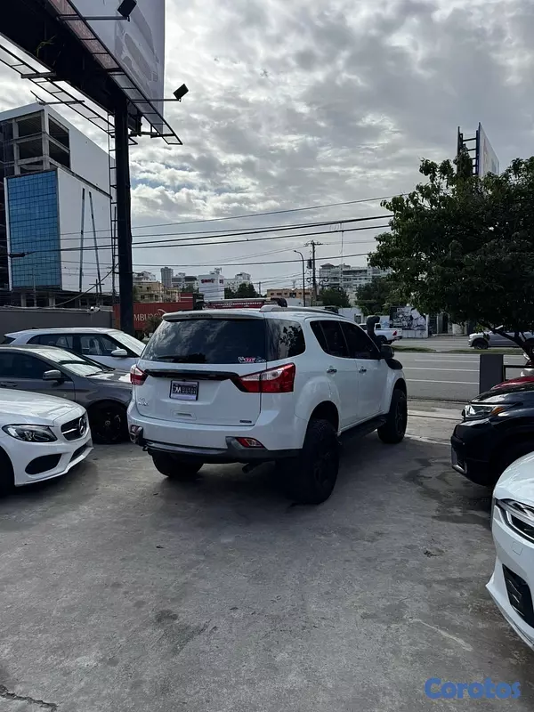 jeepetas y camionetas - Isuzu Mux 2016 6
