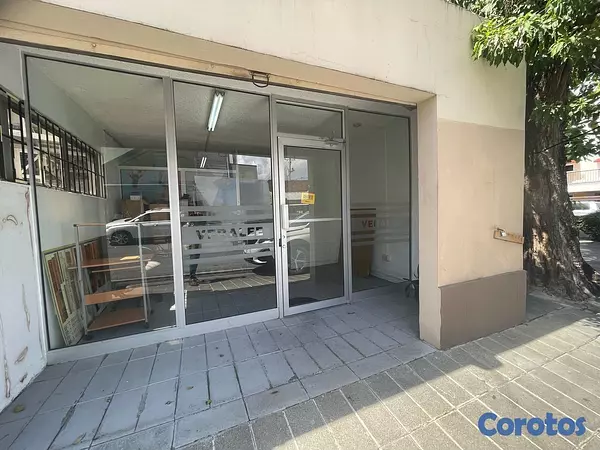oficinas y locales comerciales - Local de 200m2 ensanche Julieta primer piso 7