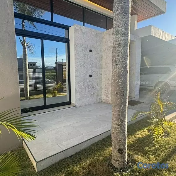 casas - Se Vende Nueva y Moderna Casa con Piscina ubc en R 3