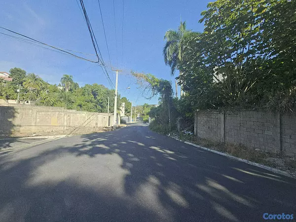 solares y terrenos - venta de Solar en Cerros Arroyo Hondo cerca al parque  2