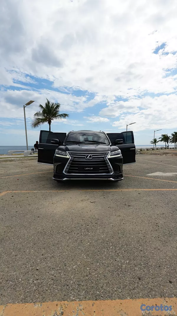jeepetas y camionetas - Lexus LX 570 2016 135,000km en excelentes condicio 13