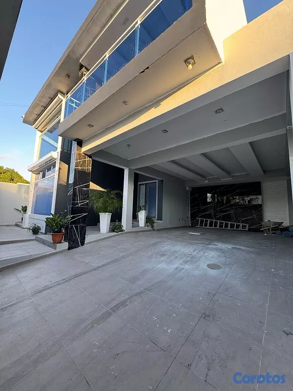 casas - venta de casa con 431mts y piscina en Amapola Santo Domingo este  9