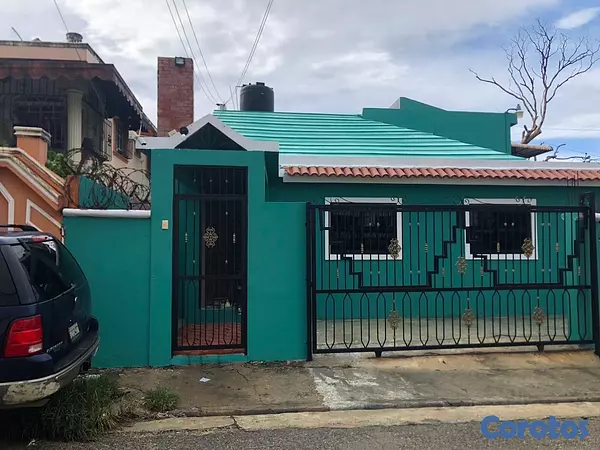 casas - venta de casa de 6 habitaciones en urbanización lucerna Santo Domingo este  6