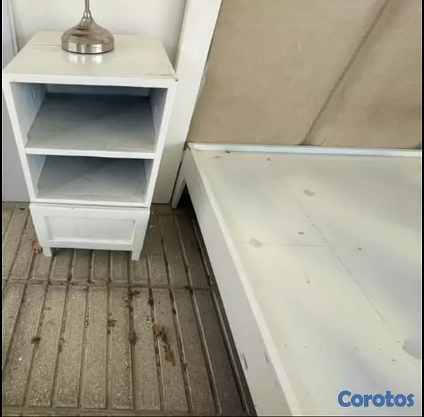 muebles y colchones - VENDO JUEGO DE HABITACIÓN USADO  TAMAÑO QUEEN CON COLCHON TODO  EN BUEN ESTADO 4