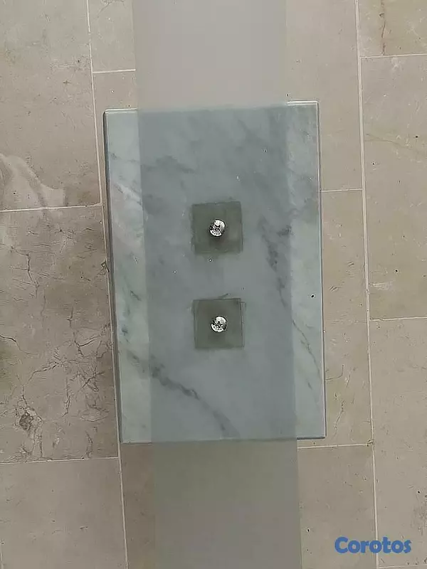 muebles y colchones - Mesa de centro con tope en  cristal templado y  base de marmol 4