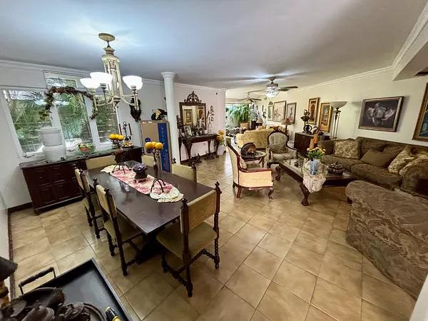 casas - Casa en venta en Evaristo Morales 2